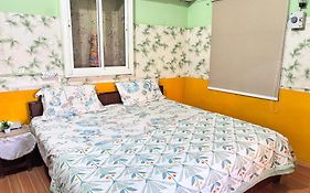 Front Of Janambhumi Temple Divine Stay - Sleeps 2-6 In A Private 2 Room Homestay